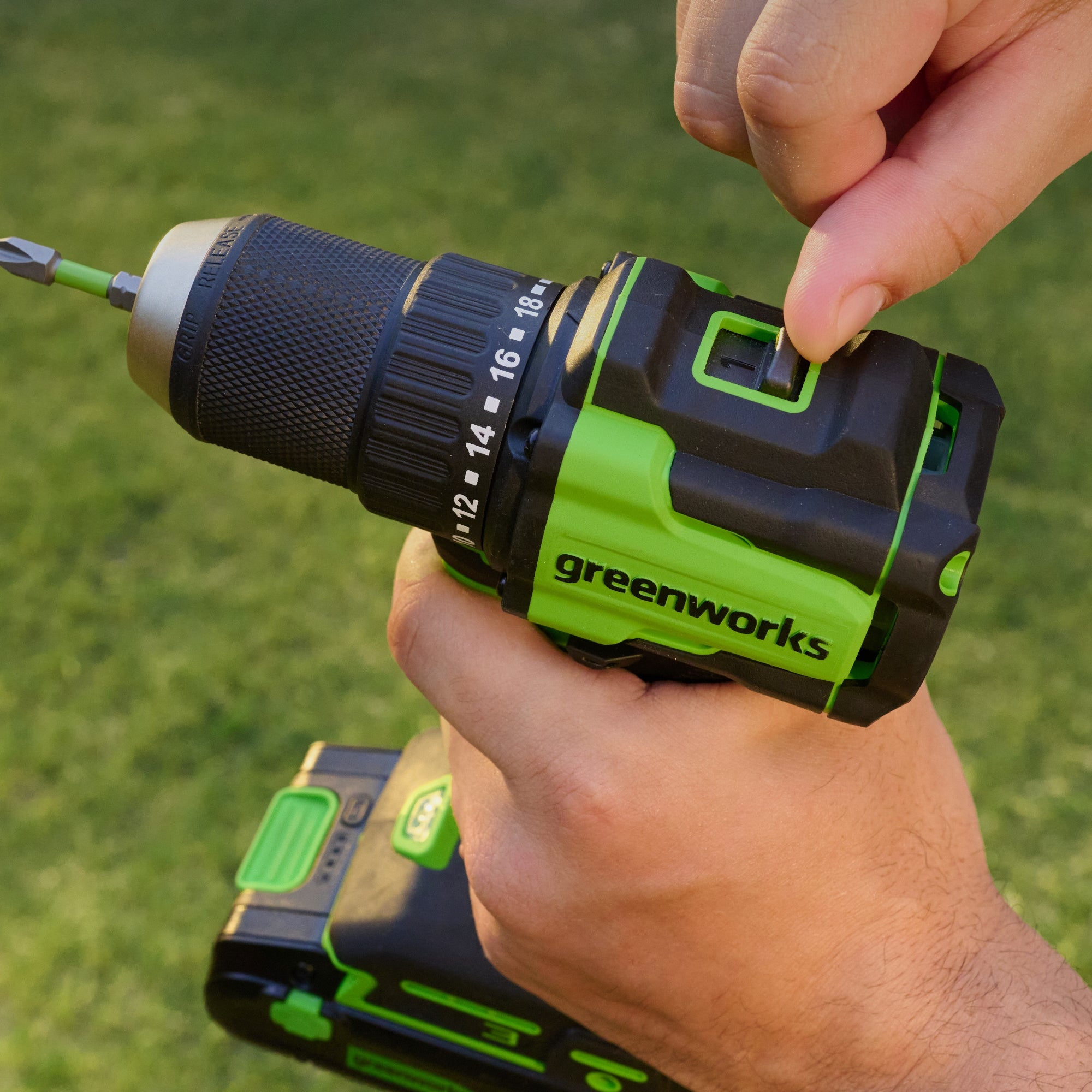 greenworks-dd345-trapano-avvitatore-24v-45nm-batteria-2ah image 5