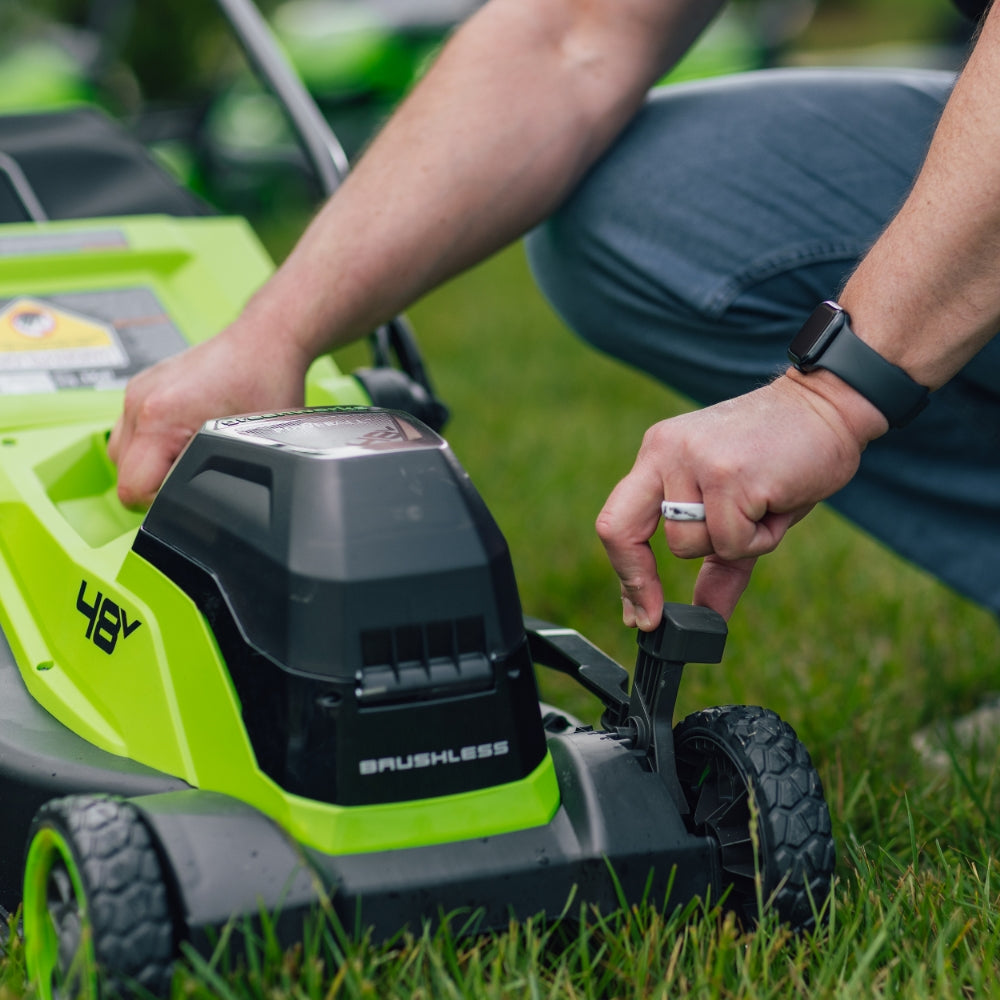 greenworks-lm3602-tosaerba-48v-24v-x-2-36cm-solo-scocca image 3